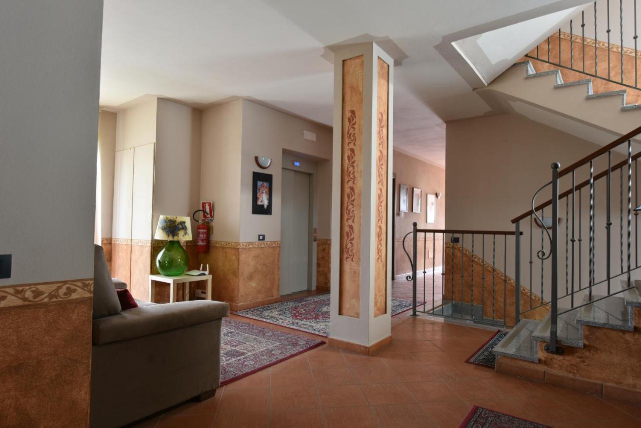 Hotel Ristorante Borgovecchio Montegrosso d'Asti Luaran gambar