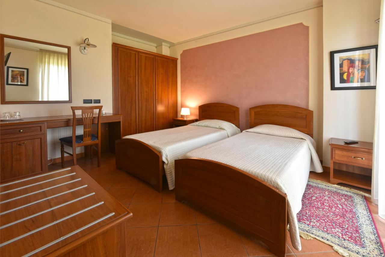 Hotel Ristorante Borgovecchio Montegrosso d'Asti Luaran gambar